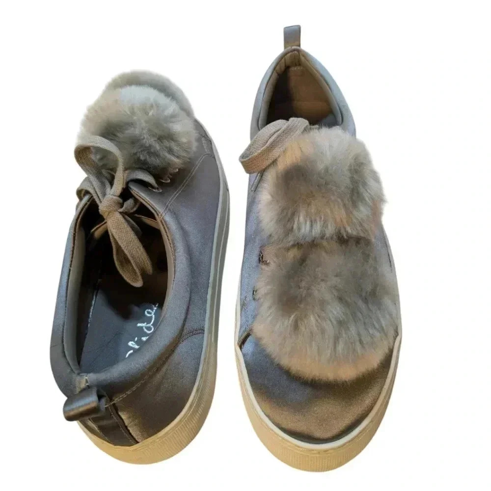 J Slides Silvery Grey with Faux Fur Pom Poms SZ 8.5 Exc Condition Silvery Grey - Picture 3 of 7